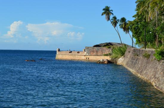 Ruínas da Fortaleza do Tapirandu